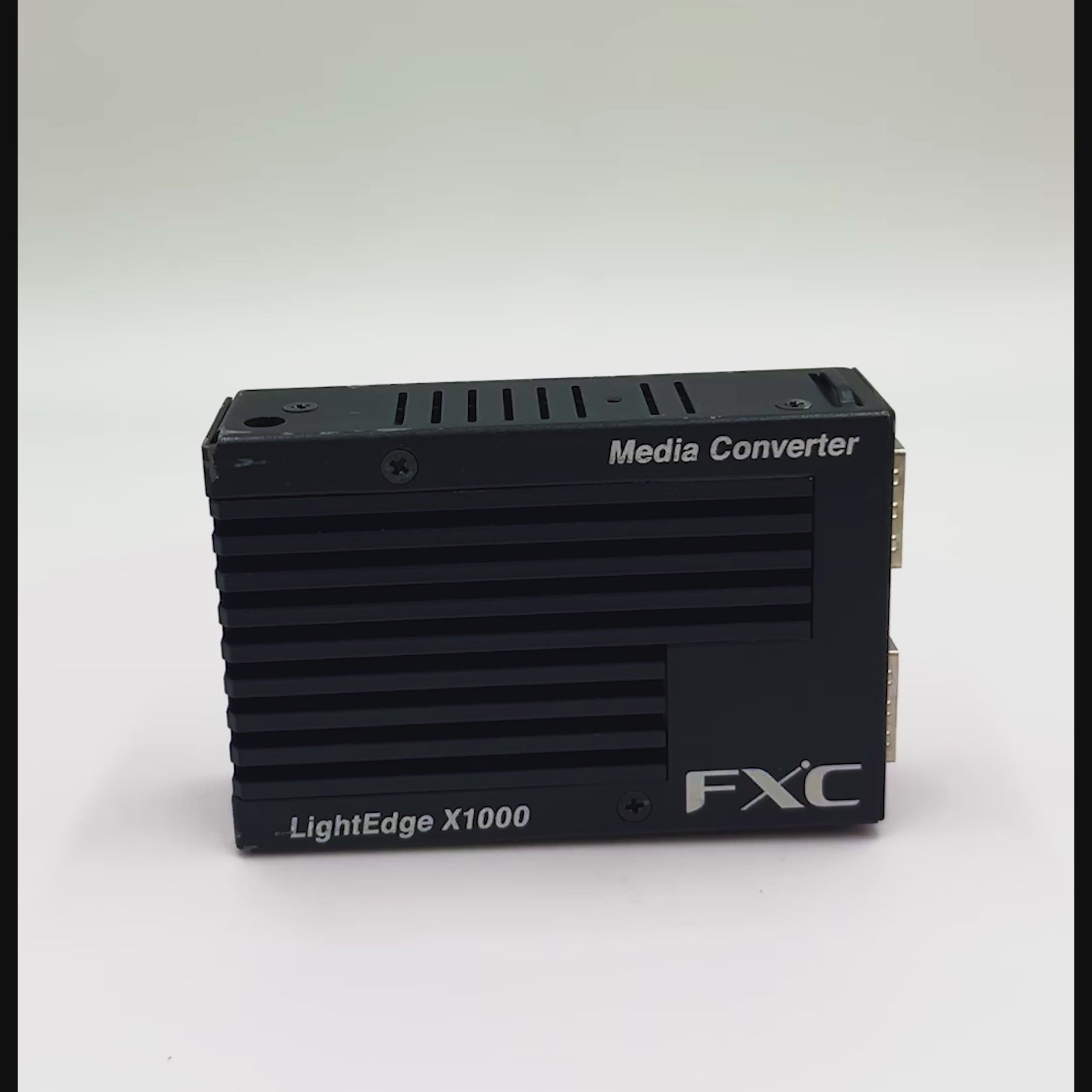 FXC ギガビット メディアコンバータ SFP LEX1821-2F – FXC株式会社